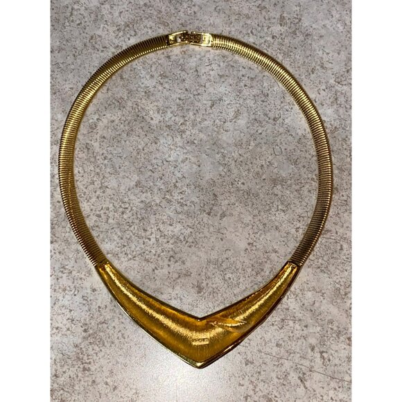 Monet 80’s Vinatge Gold-Tone Snake Chain Necklace With Black & Cream Enamel Chev - Picture 3 of 8